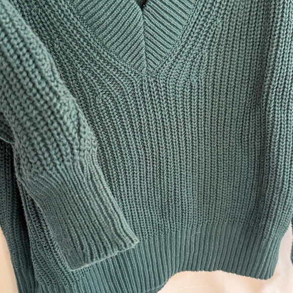 a new day Green V-Neck Chunky Cable Knit Sweater - Small - Picture 4 of 7